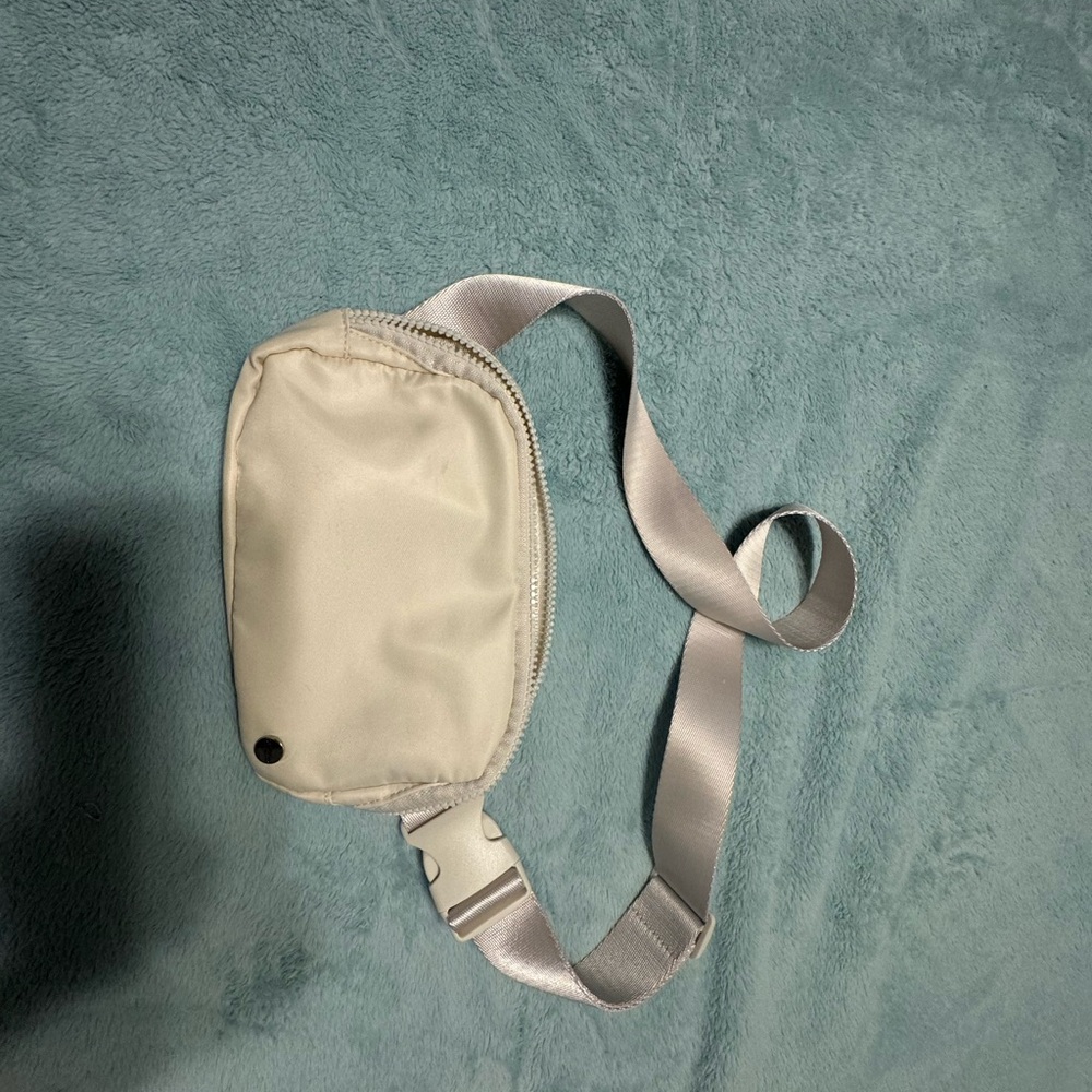 Studio NYC Cream Fannypack